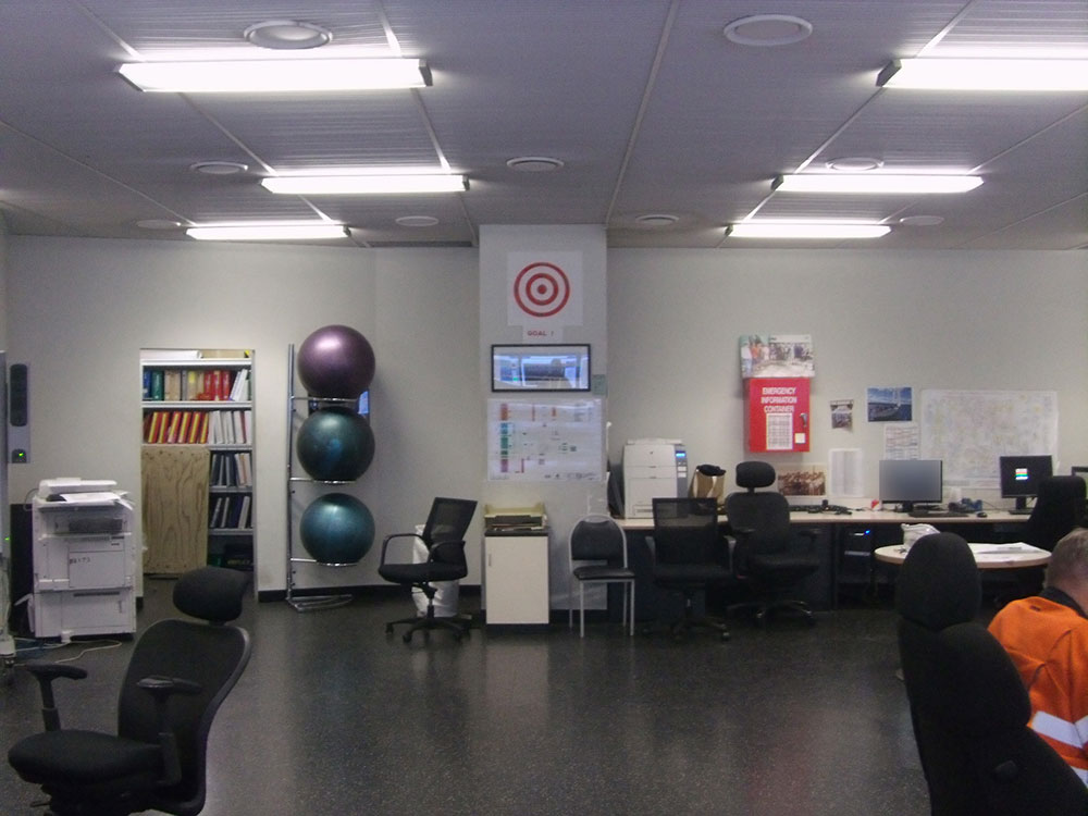 Control room before refurbishment. Image courtesy of Control Centres Australia