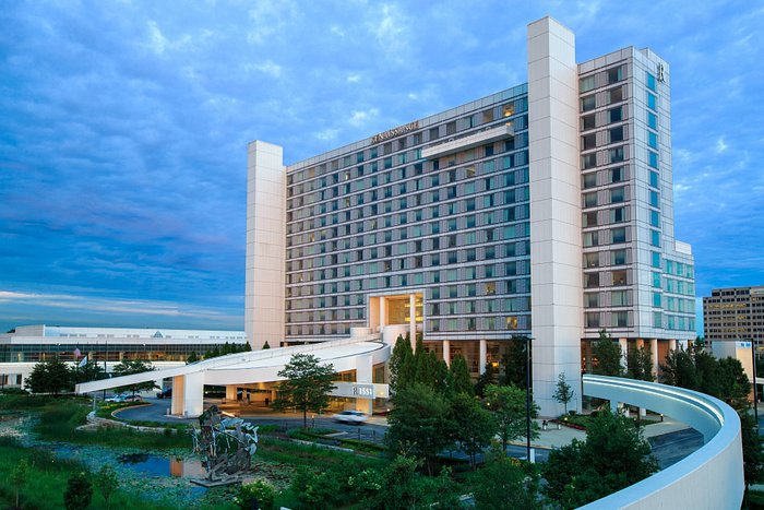 Exterior photo of the Renaissance Schaumburg Hotel and Convention Center