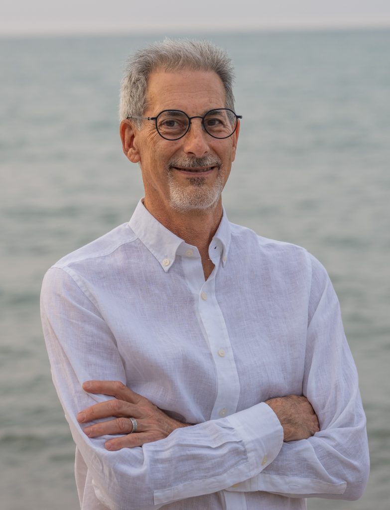 Scott Roos headshot