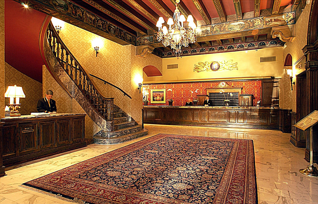 Accentuate the Positive 1 Accentuate the Positive | The Boadmoor in Colorado Springs, CO, features a traditional lobby that offers comfort via soft uplighting and the use of decorative fixtures | Photo: Courtesy of Broadmoor